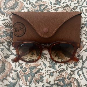 RAY-BAN RB 4324 SUNGLASSES